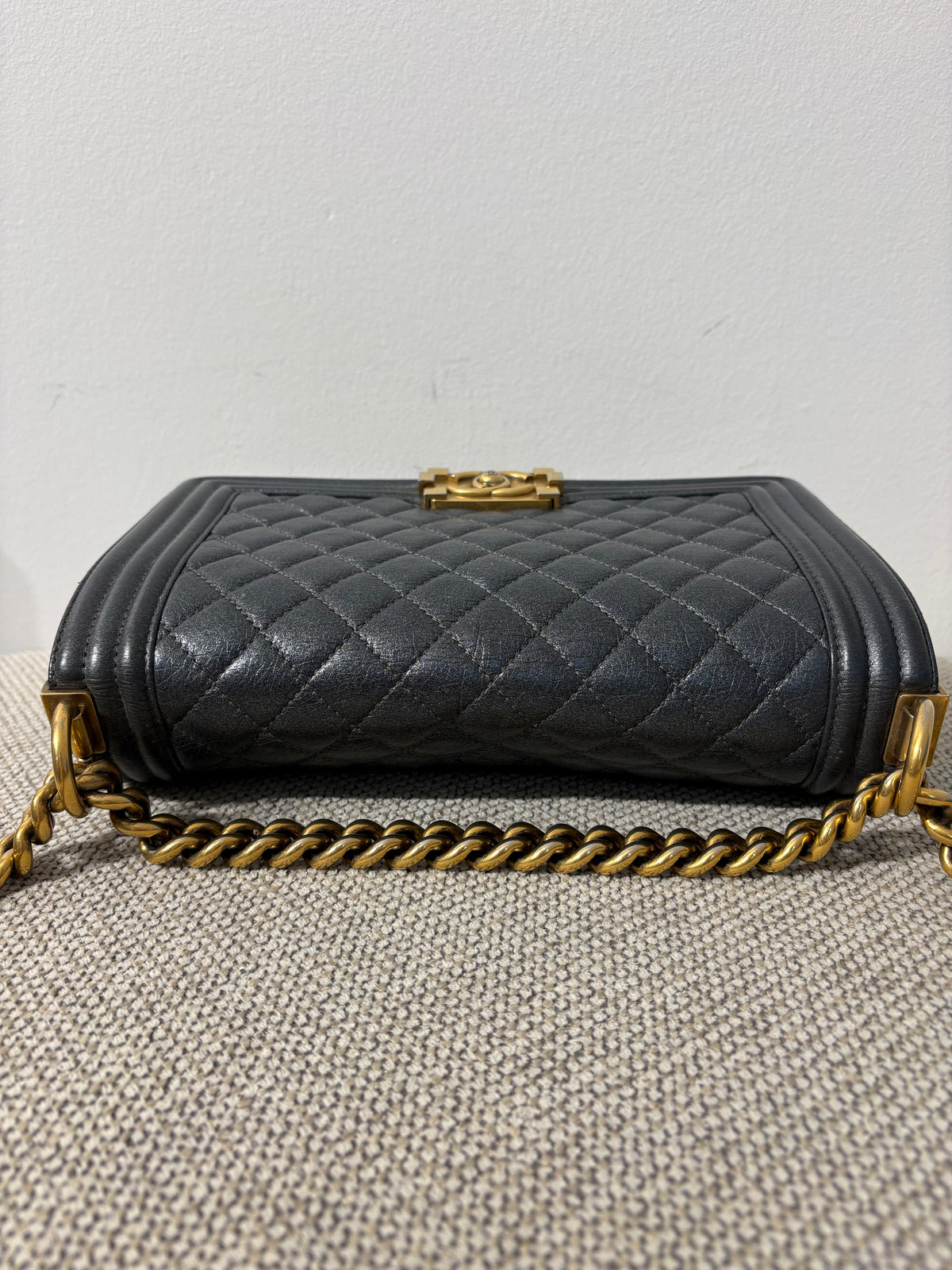CHANEL Boy 25 – Cuir noir & bijouterie dorée 