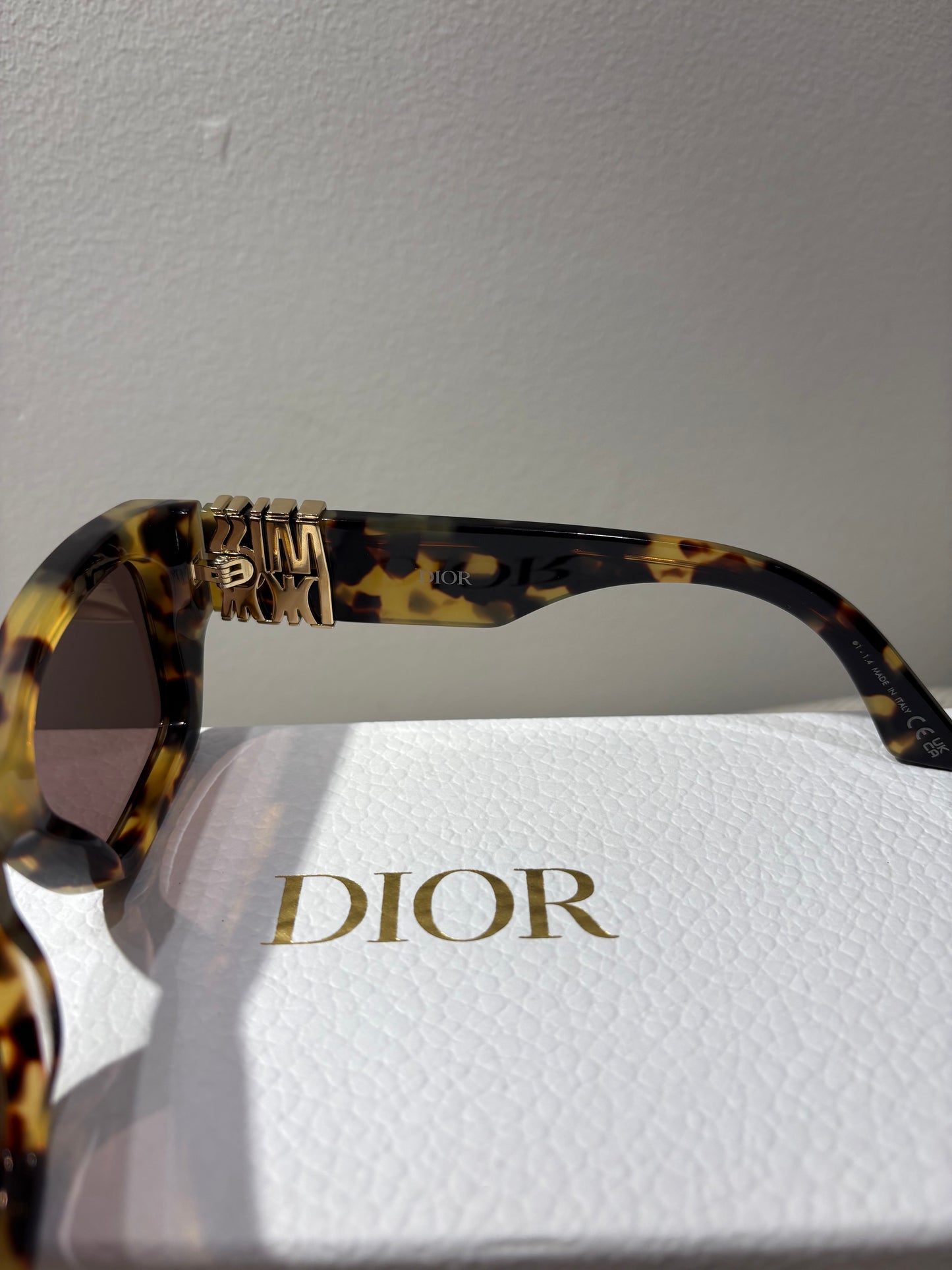 Lunettes de soleil Dior MissDior S11