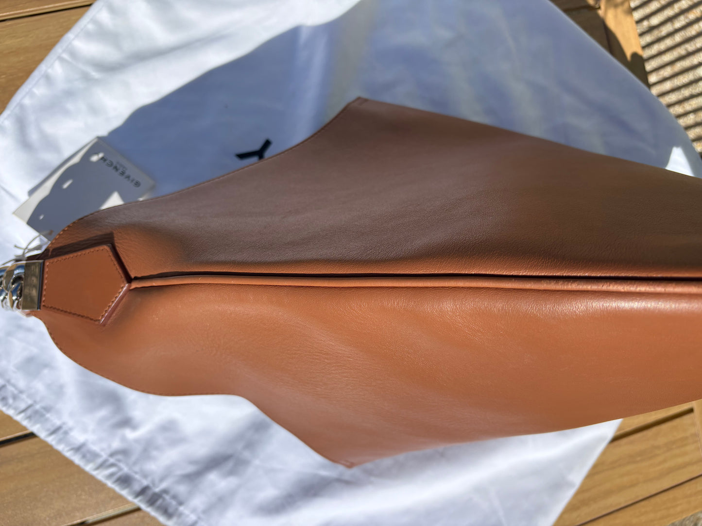 Givenchy Infinity Hobo en cuir camel
