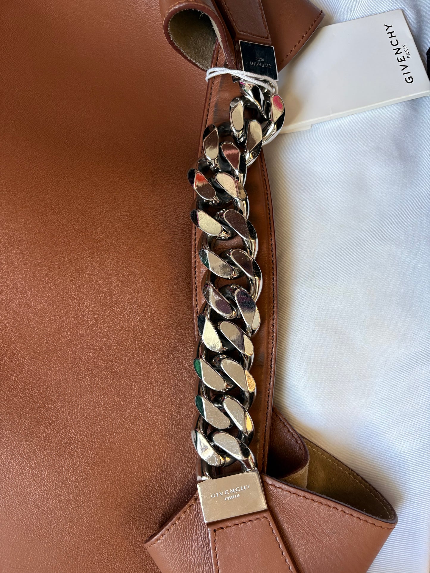 Givenchy Infinity Hobo en cuir camel