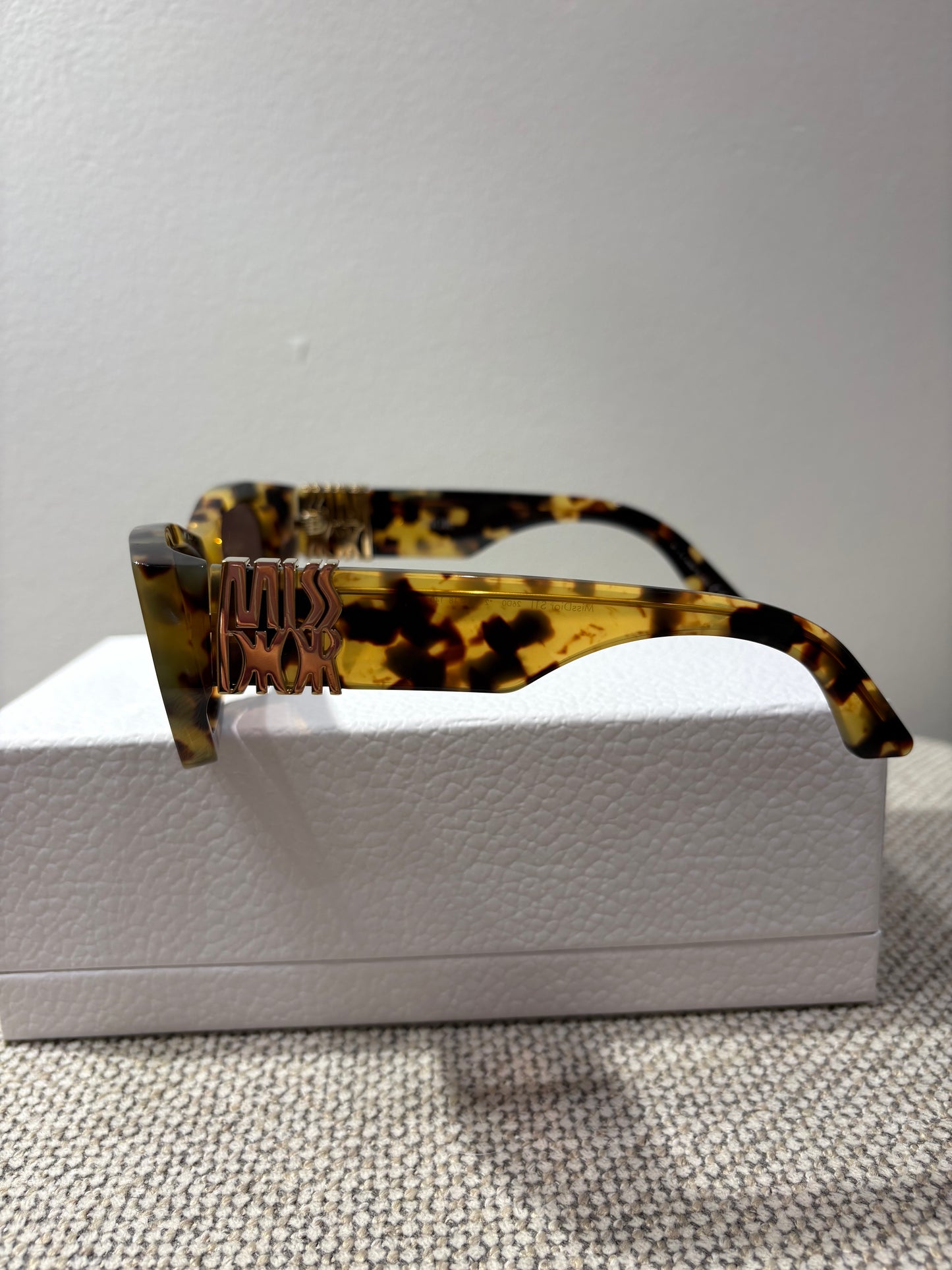 Lunettes de soleil Dior MissDior S11