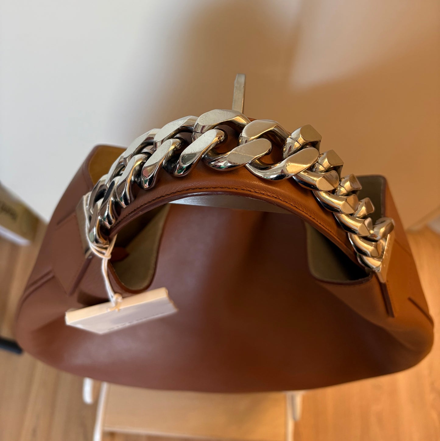 Givenchy Infinity Hobo en cuir camel