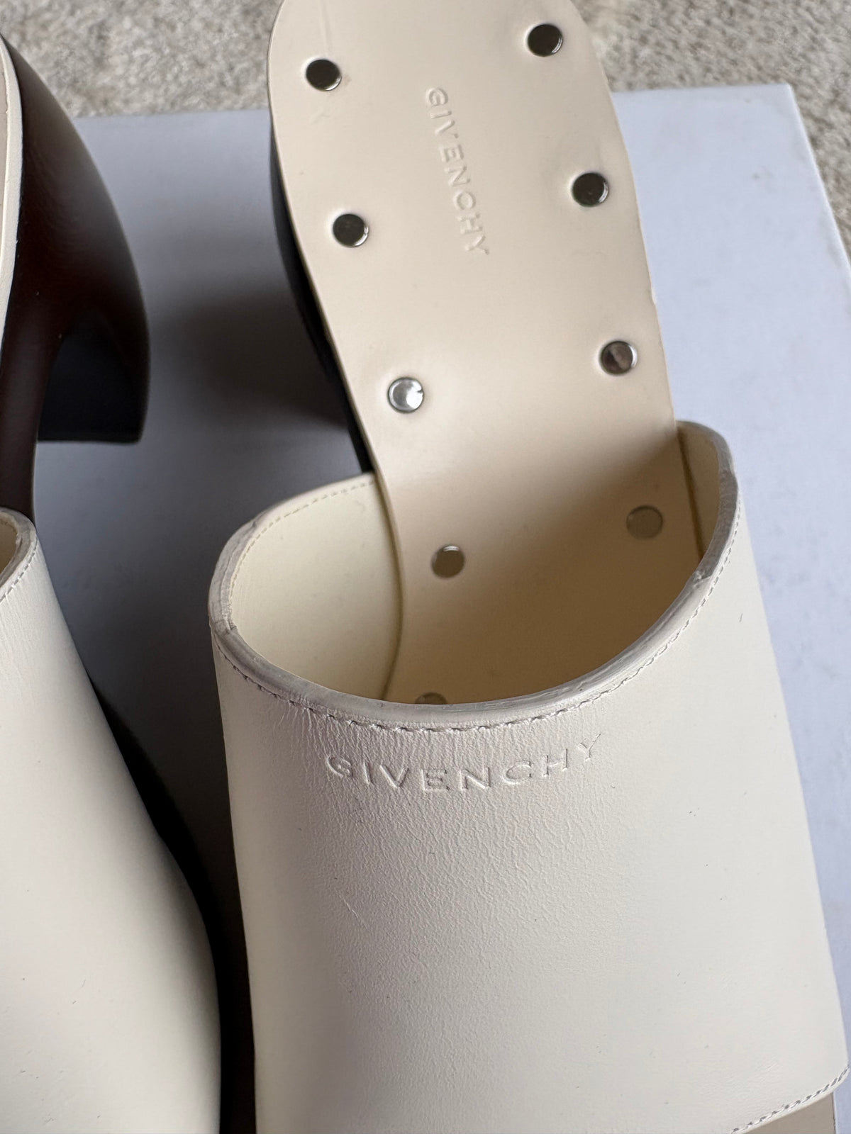 GIVENCHY – Mules sabots