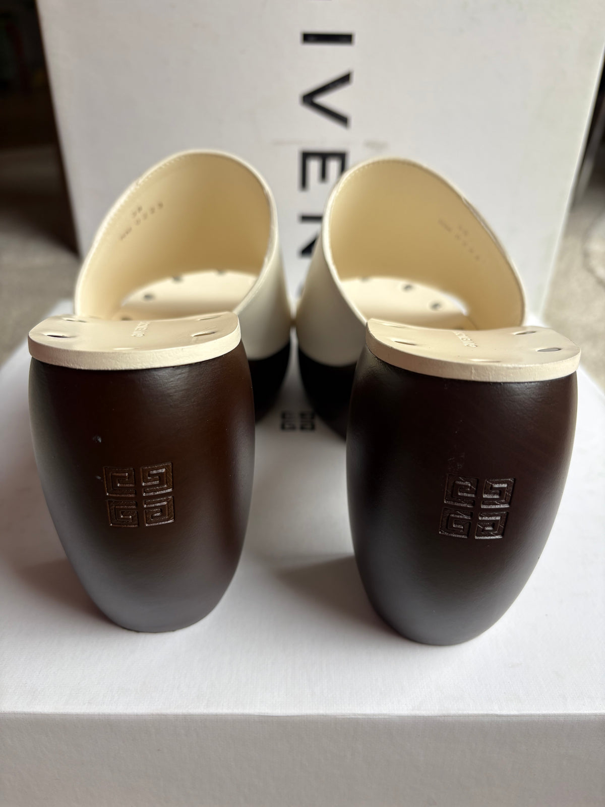 GIVENCHY – Mules sabots
