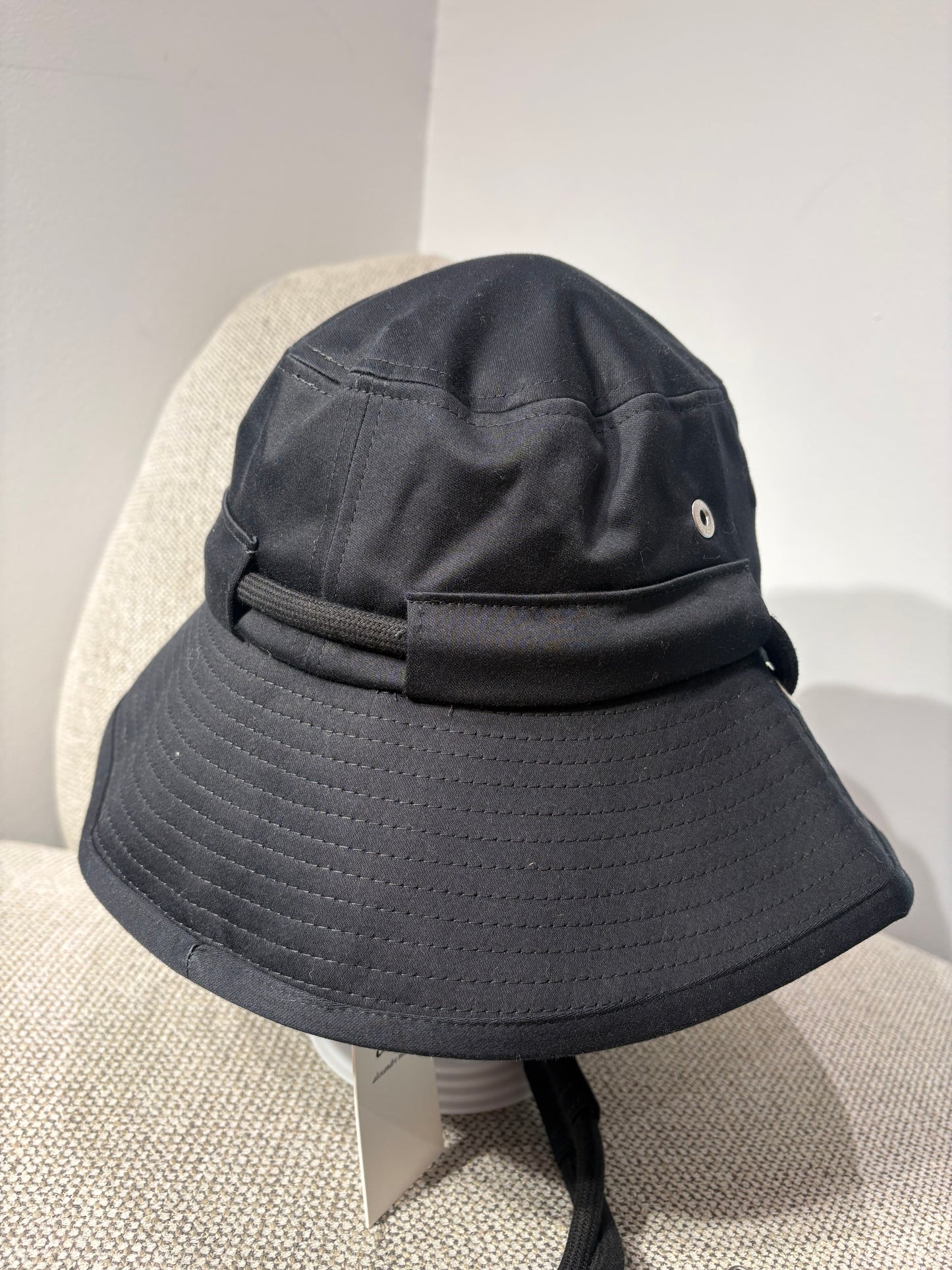Bob AMI Alexandre Mattiussi noir – logo cœur