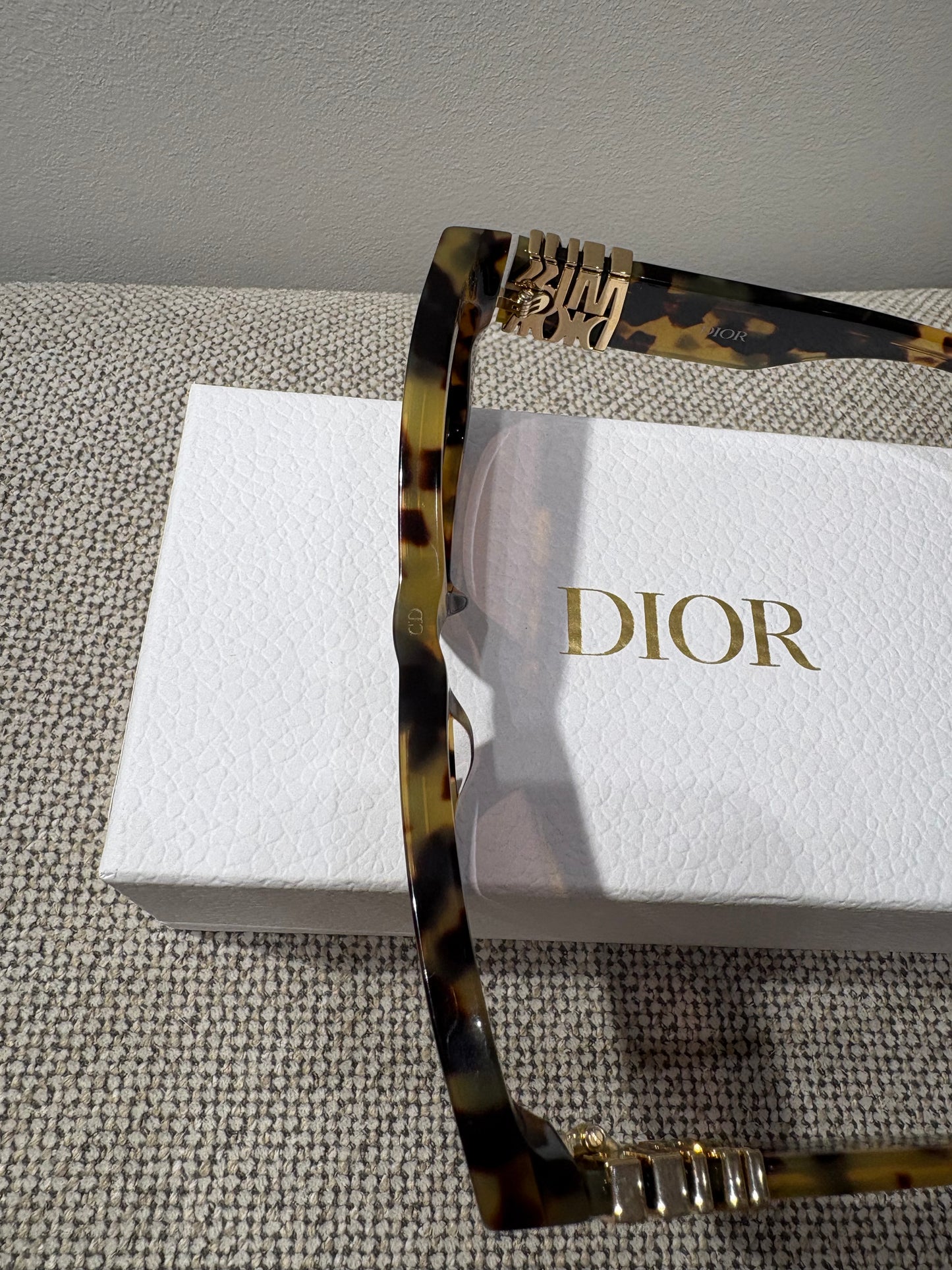 Lunettes de soleil Dior MissDior S11