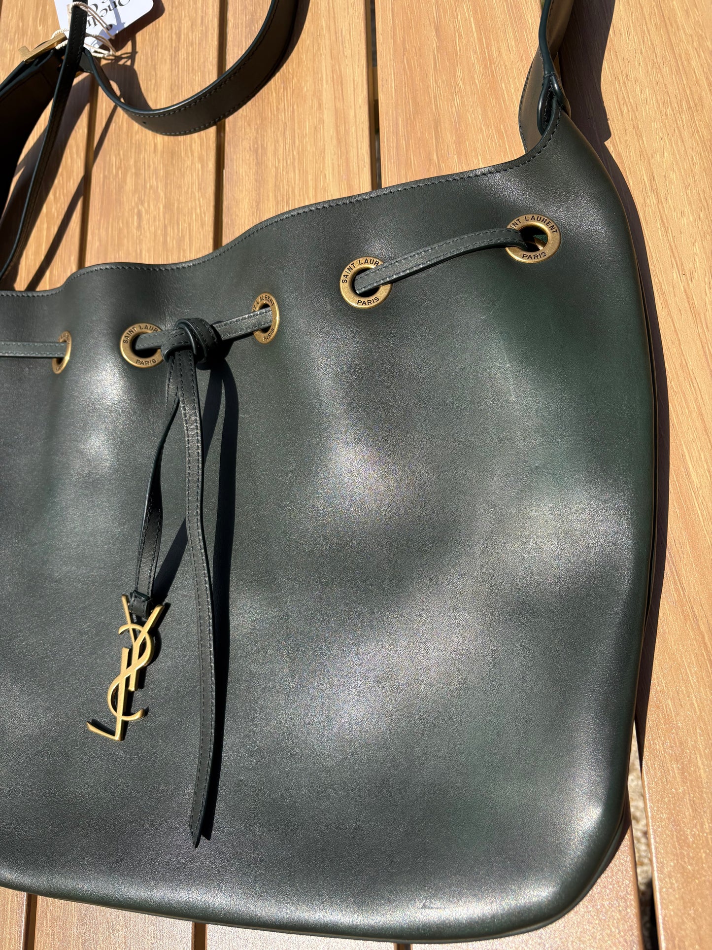 Saint Laurent Paris VII Medium Hobo Bag – Cuir lisse vert foncé