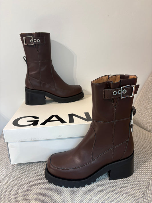 GANNI – Bottines à boucles en cuir mélangé marron chocolat