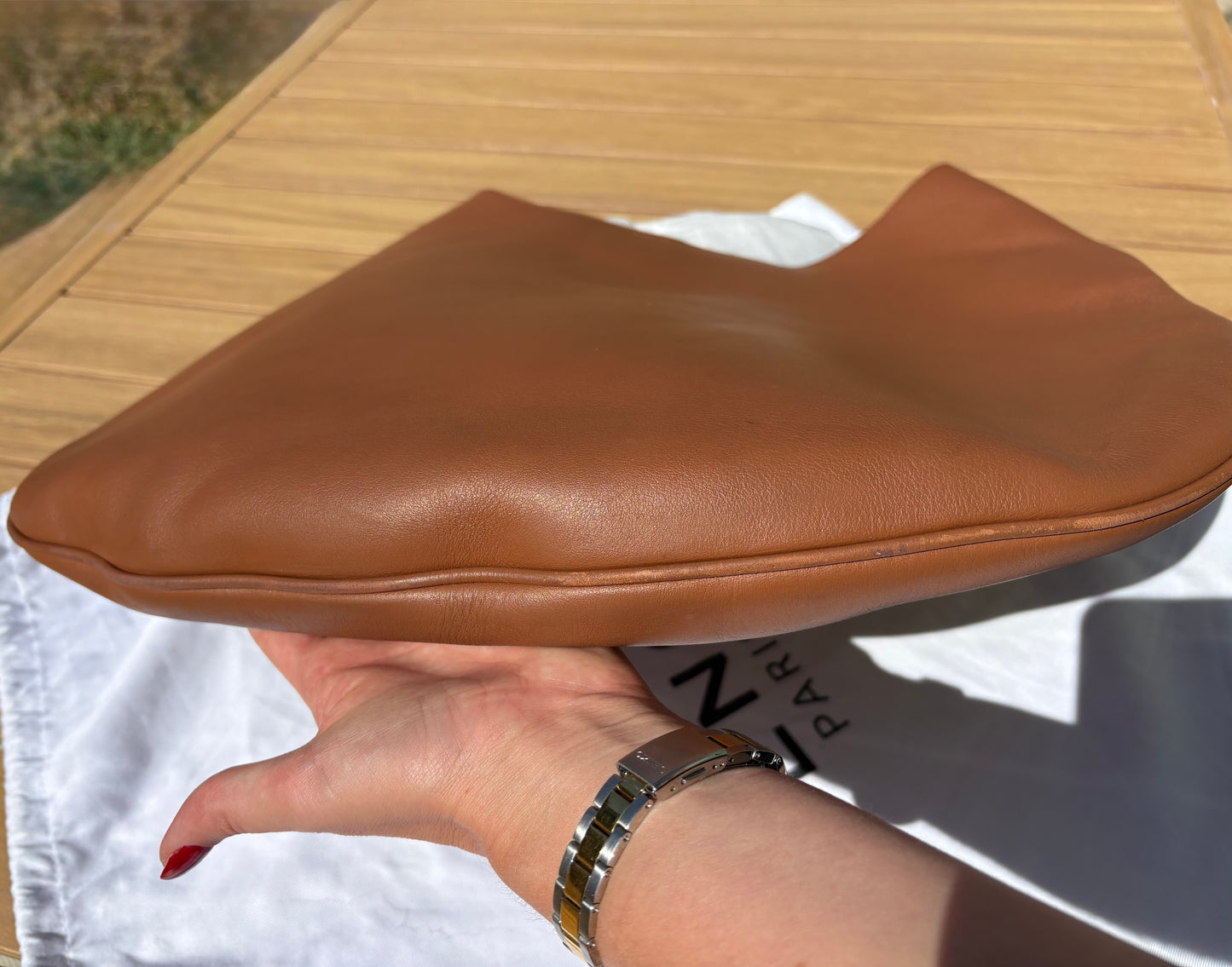 Givenchy Infinity Hobo en cuir camel