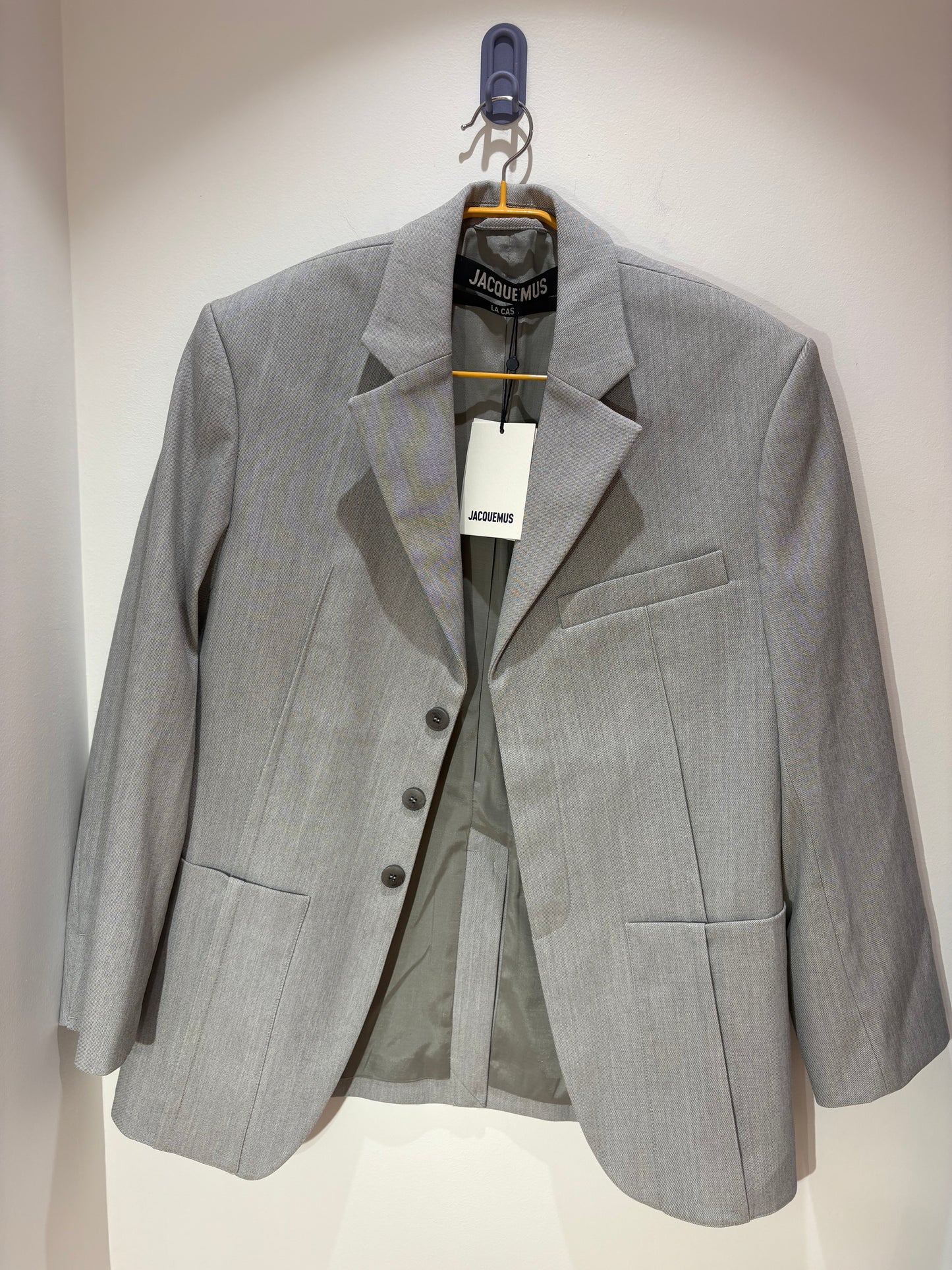 Jacquemus – Blazer La veste D’Homme avec pinces – Gris clair