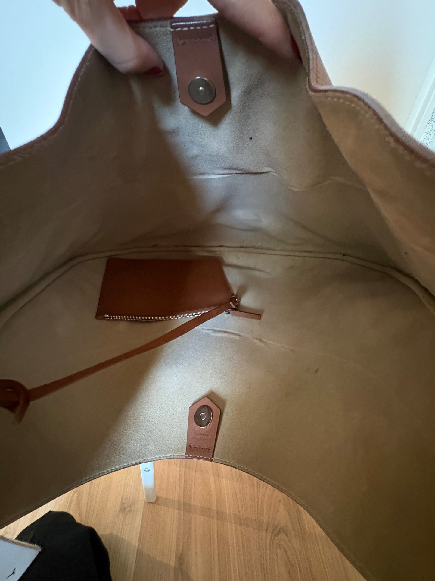 Givenchy Infinity Hobo en cuir camel