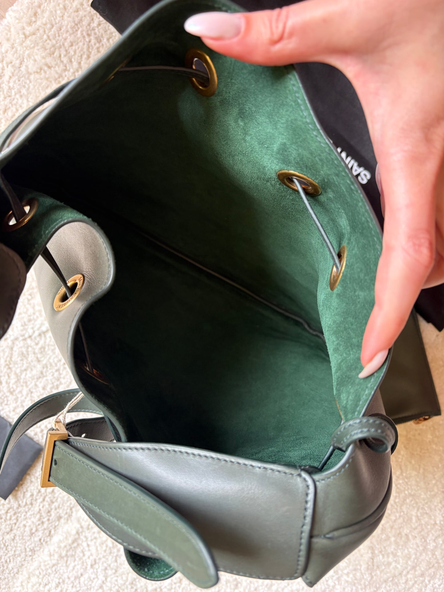 Saint Laurent Paris VII Medium Hobo Bag – Cuir lisse vert foncé