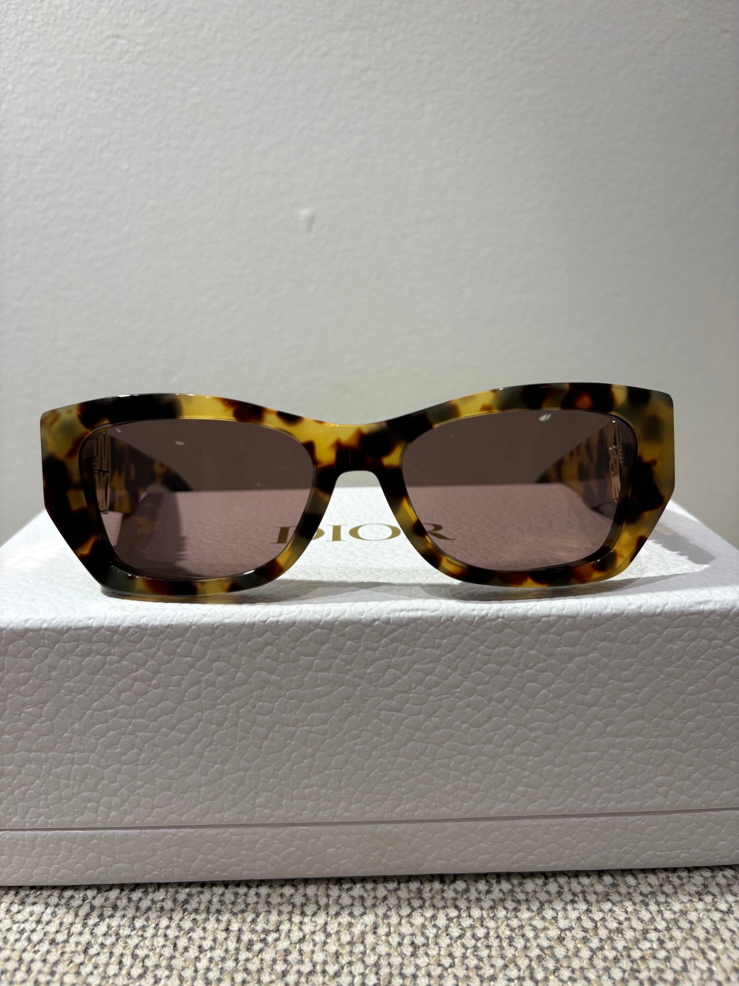 Lunettes de soleil Dior MissDior S11