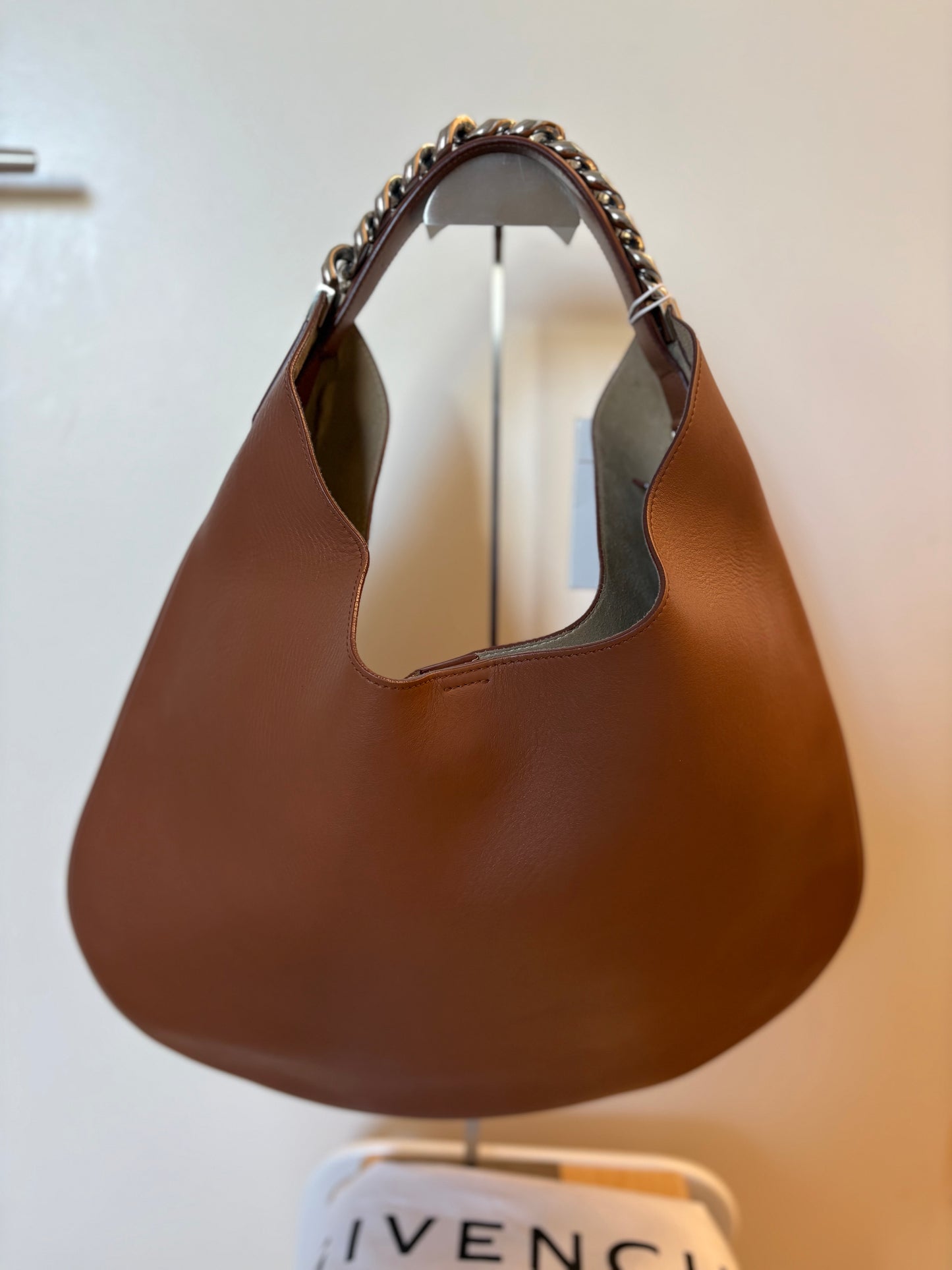 Givenchy Infinity Hobo en cuir camel