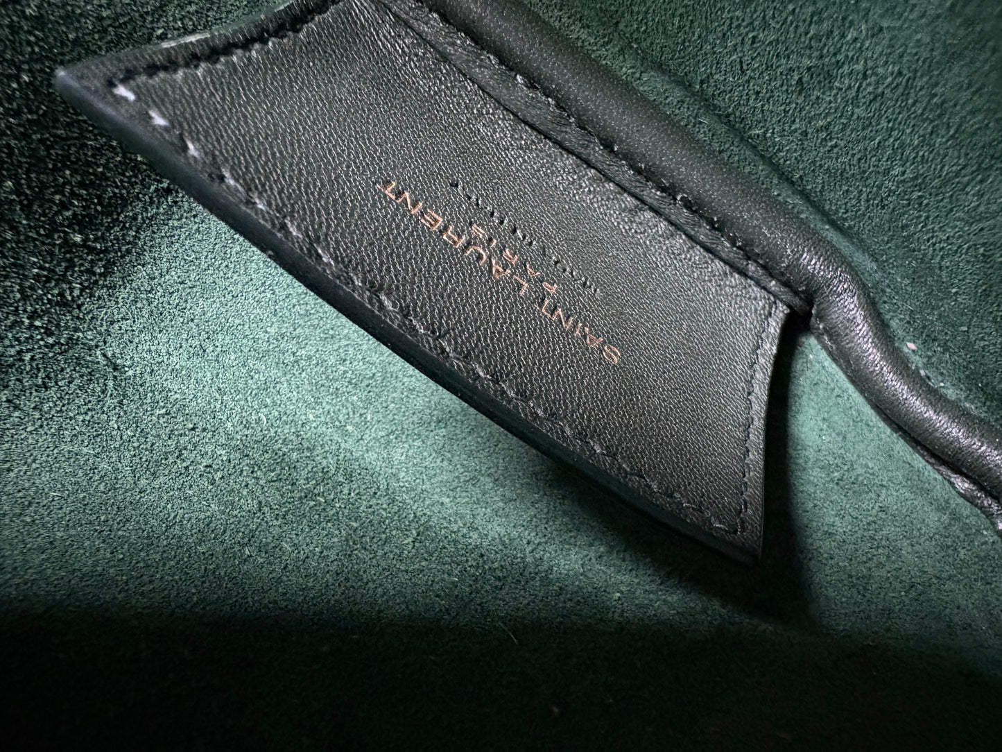 Saint Laurent Paris VII Medium Hobo Bag – Cuir lisse vert foncé