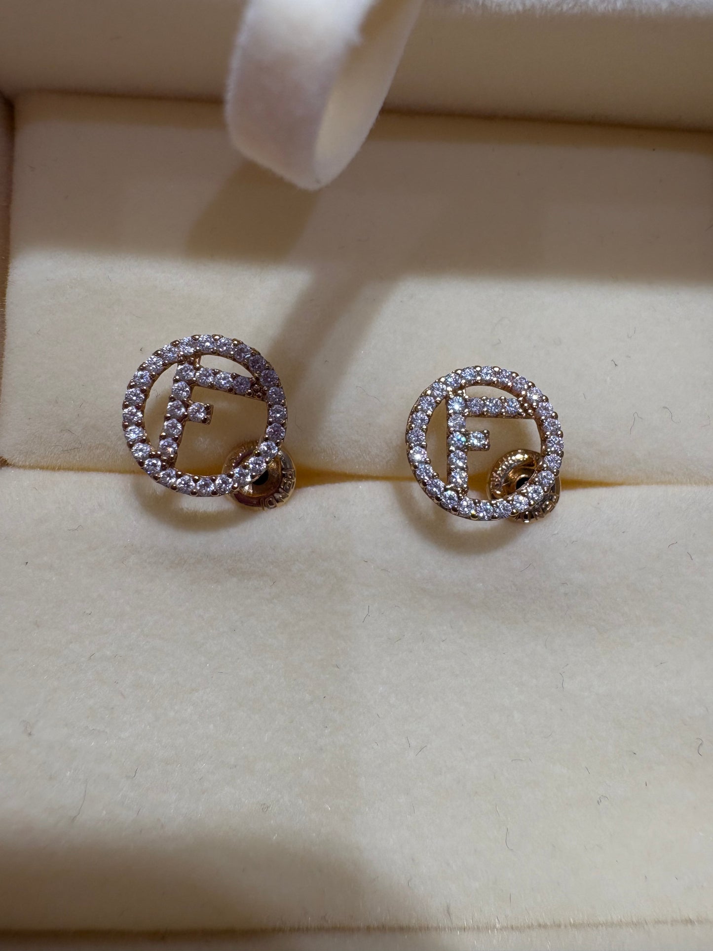 Boucles d’oreilles Fendi