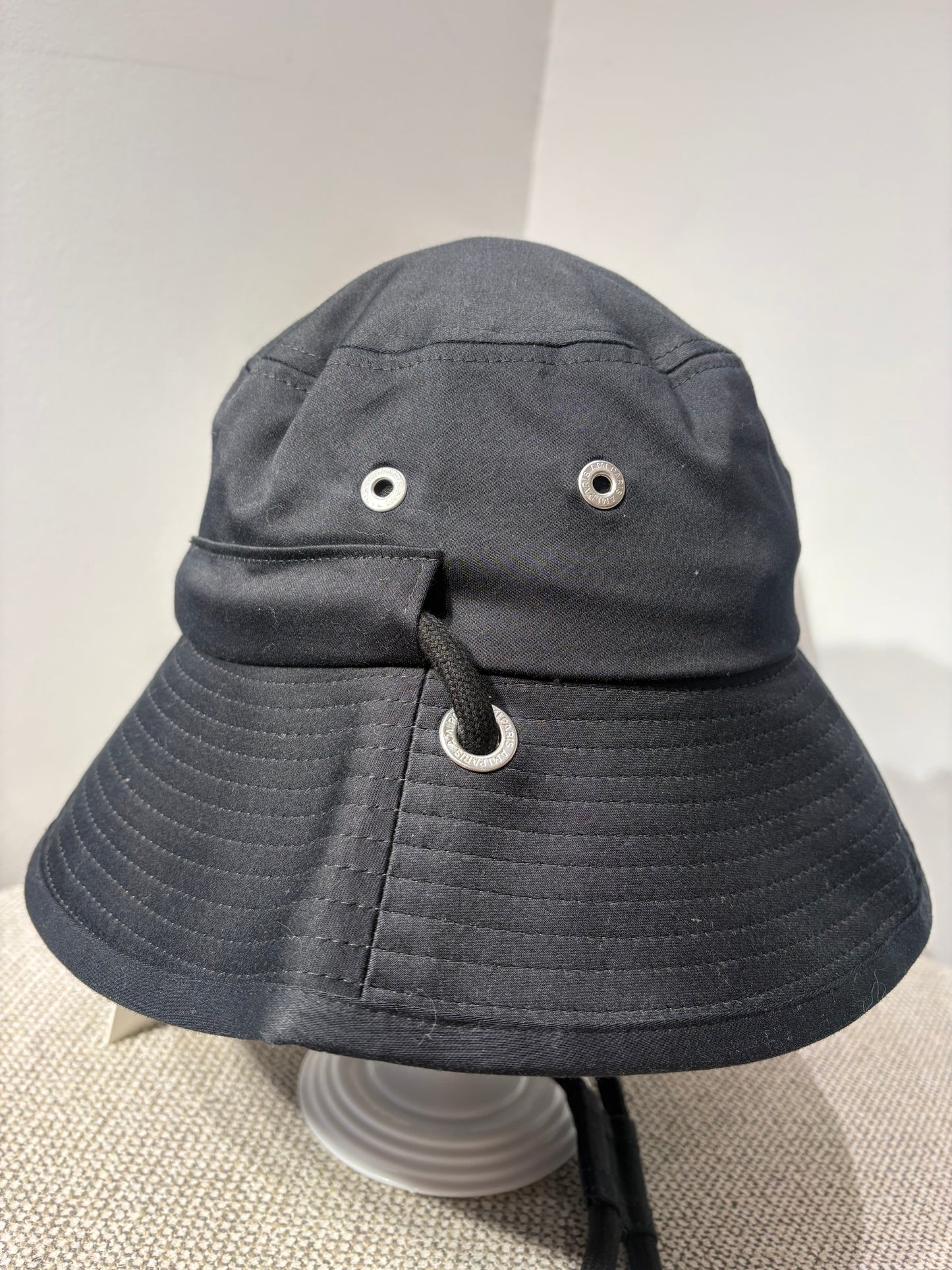 Bob AMI Alexandre Mattiussi noir – logo cœur