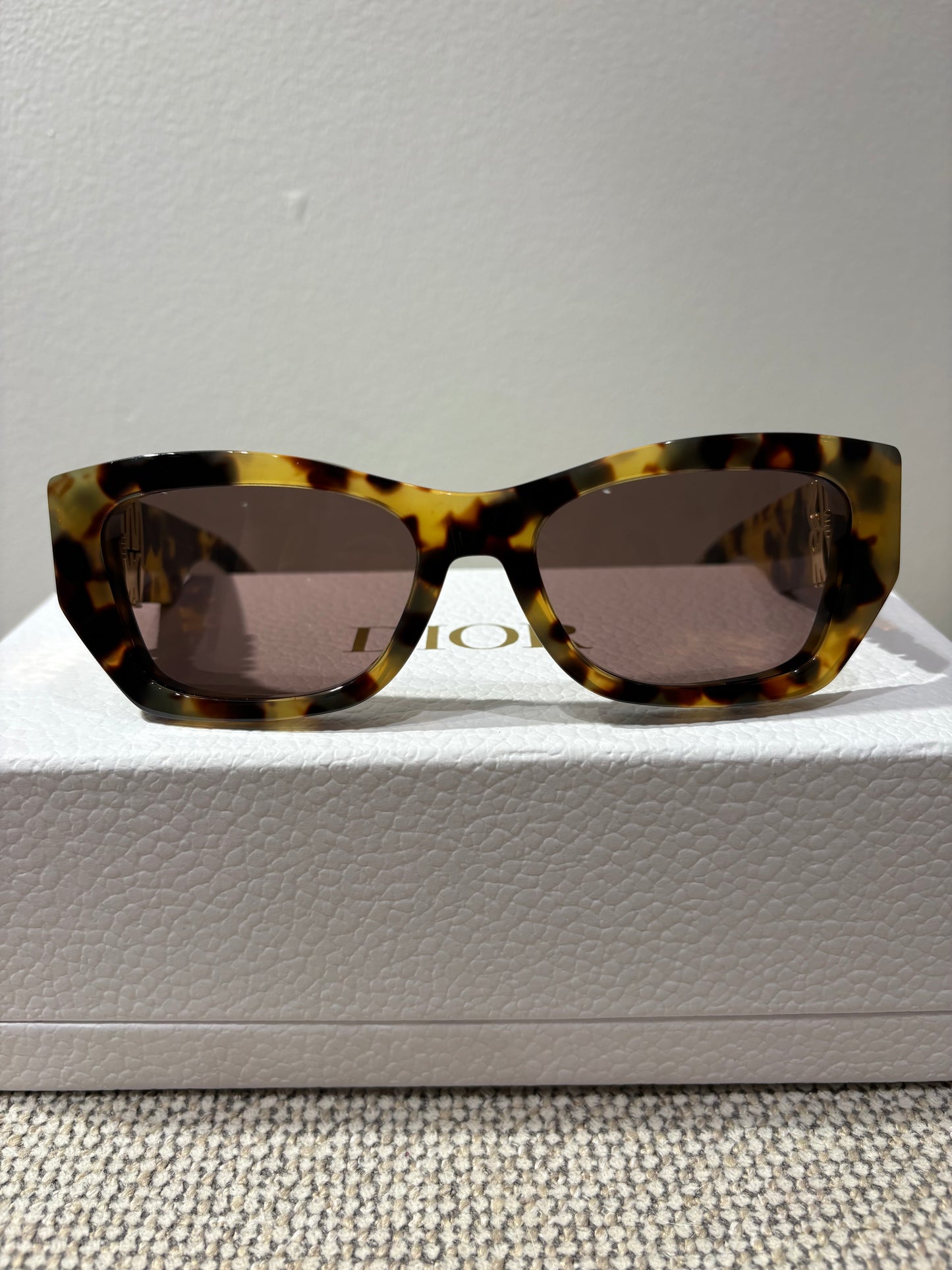 Lunettes de soleil Dior MissDior S11