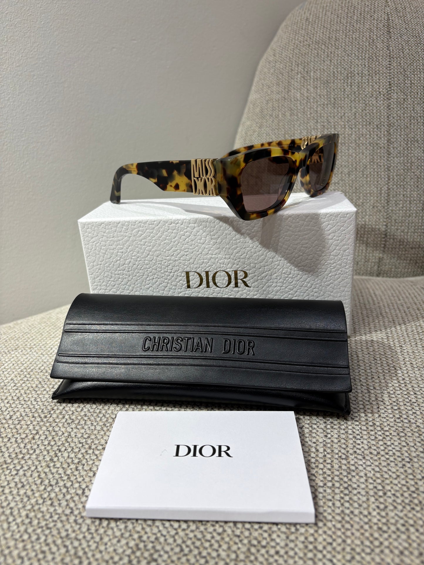 Lunettes de soleil Dior MissDior S11
