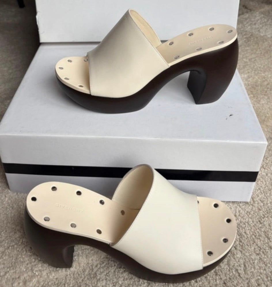 GIVENCHY – Mules sabots