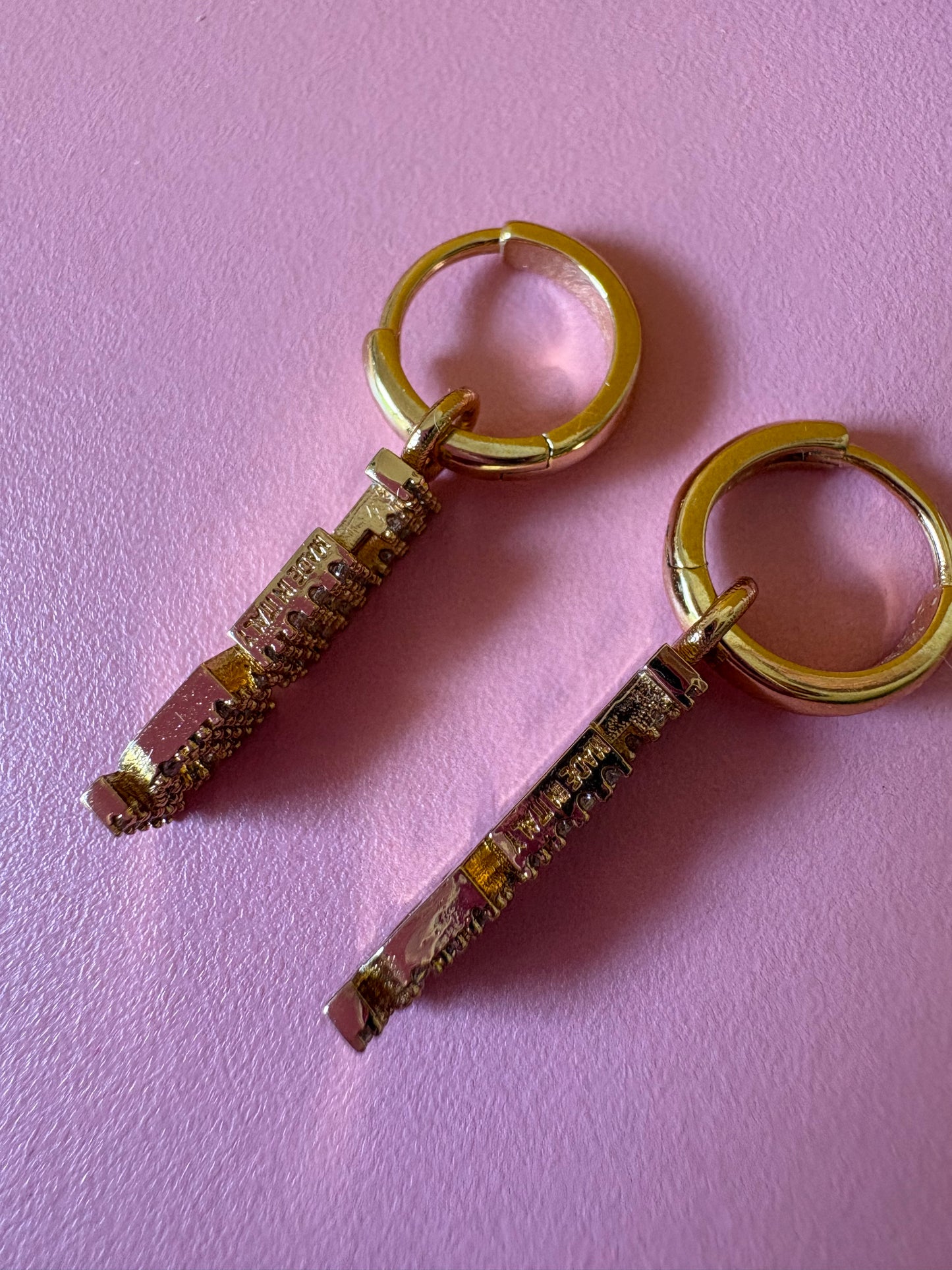 Boucles d’oreilles Fendi Fendigraphy Crystal – Doré & cristaux