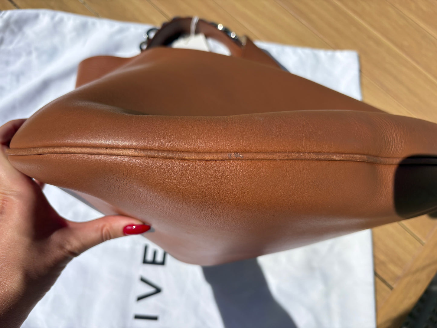 Givenchy Infinity Hobo en cuir camel