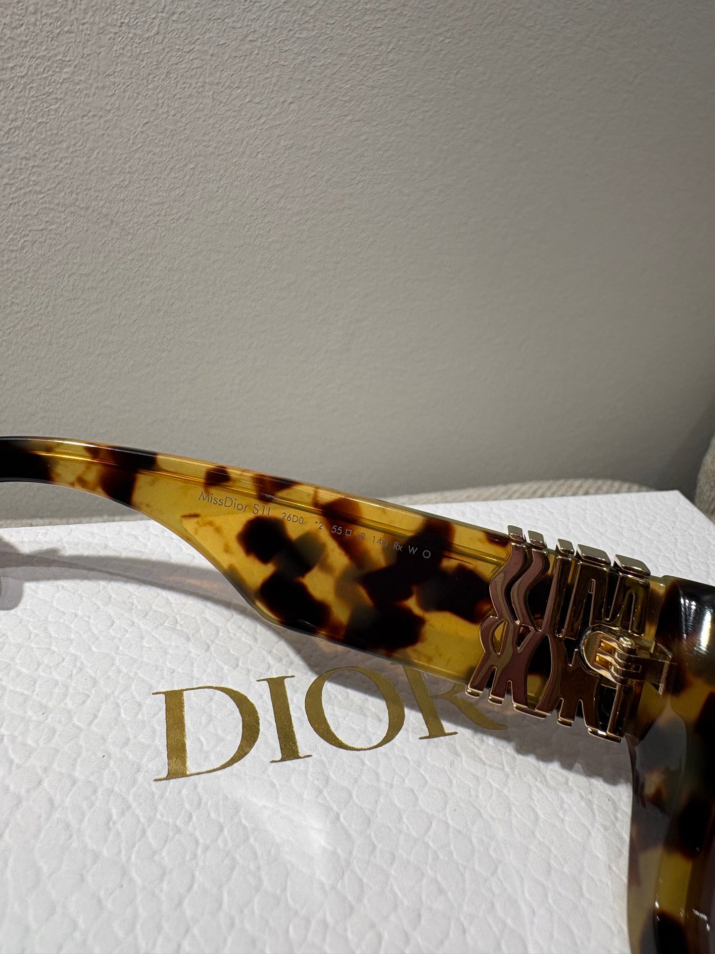 Lunettes de soleil Dior MissDior S11