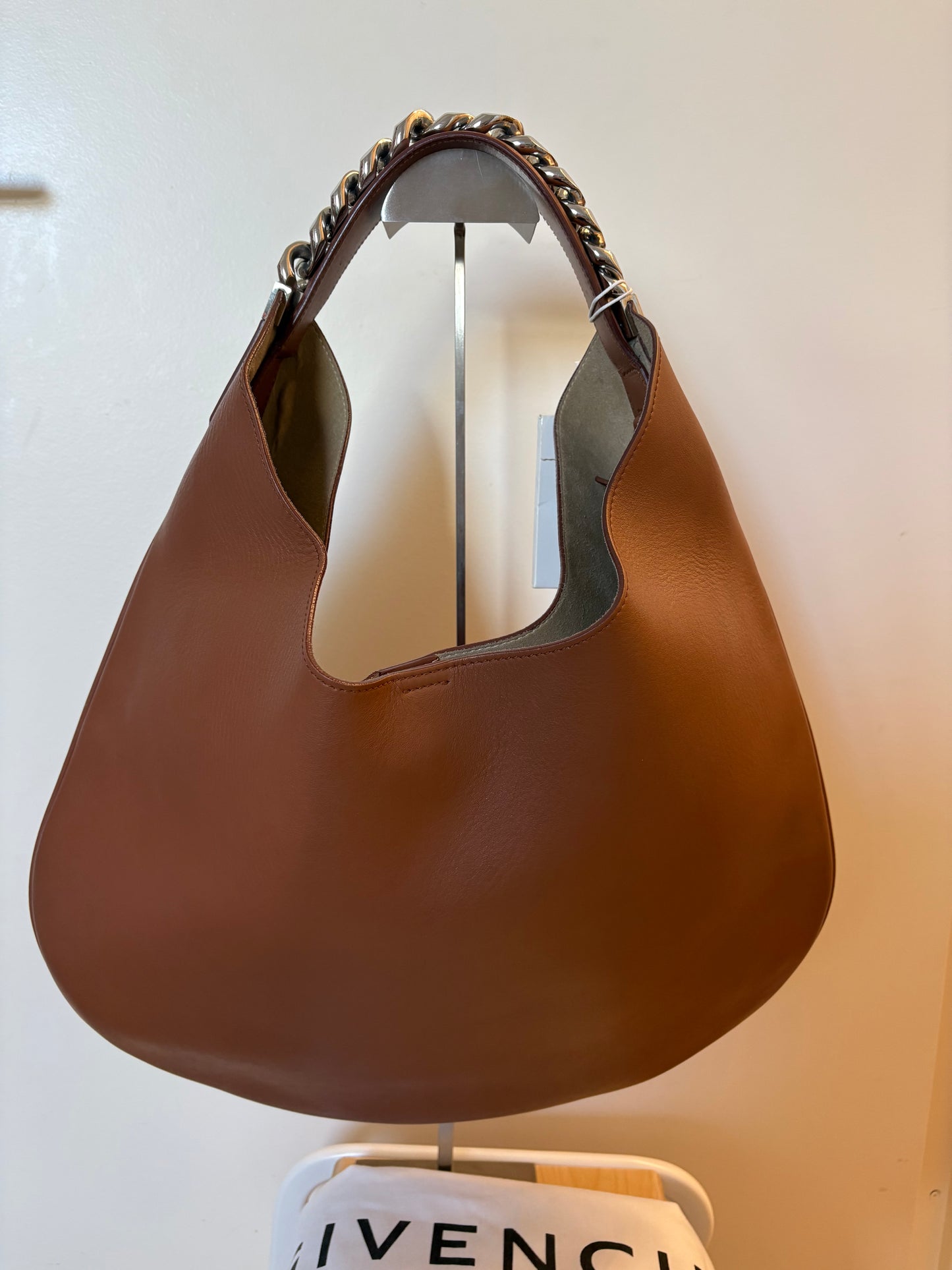 Givenchy Infinity Hobo en cuir camel