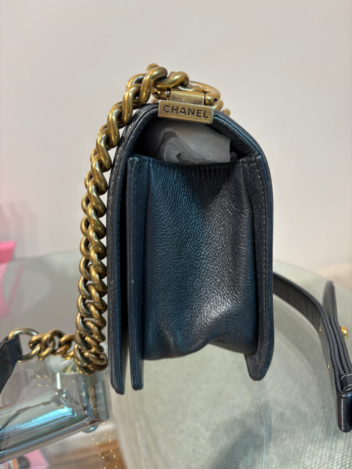 CHANEL Boy 25 – Cuir noir & bijouterie dorée 