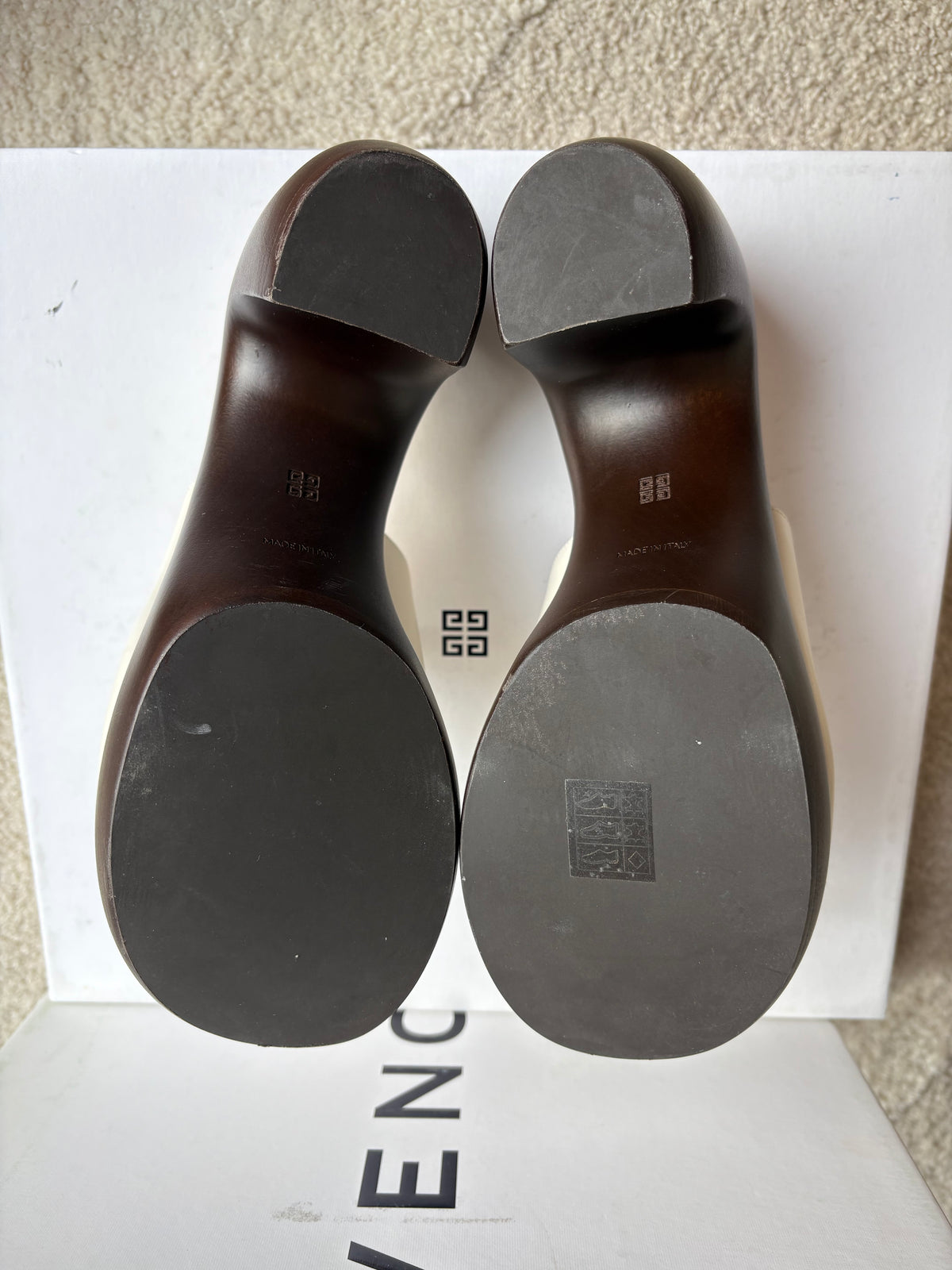GIVENCHY – Mules sabots