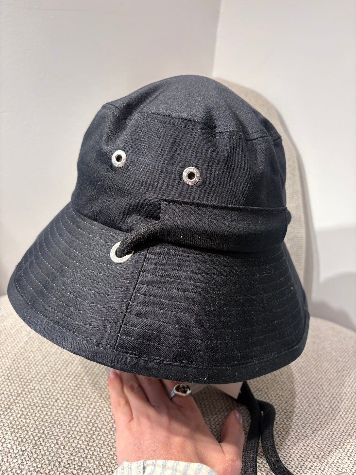 Bob AMI Alexandre Mattiussi noir – logo cœur